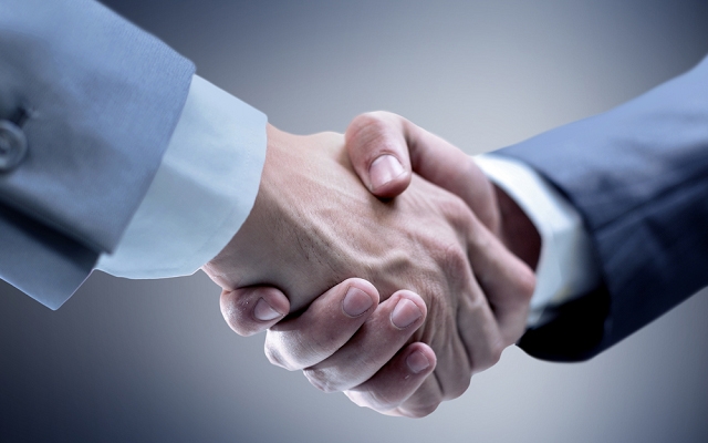 Men shaking hands depicting a mutuak understanding or agreement